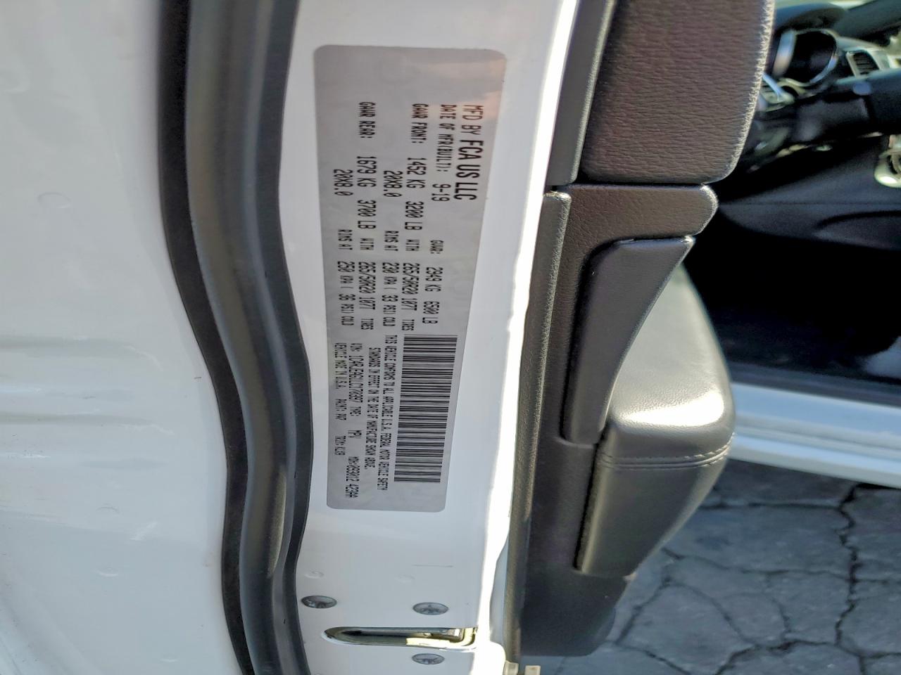 2020 JEEP GRAND CHEROKEE LAREDO photo 13