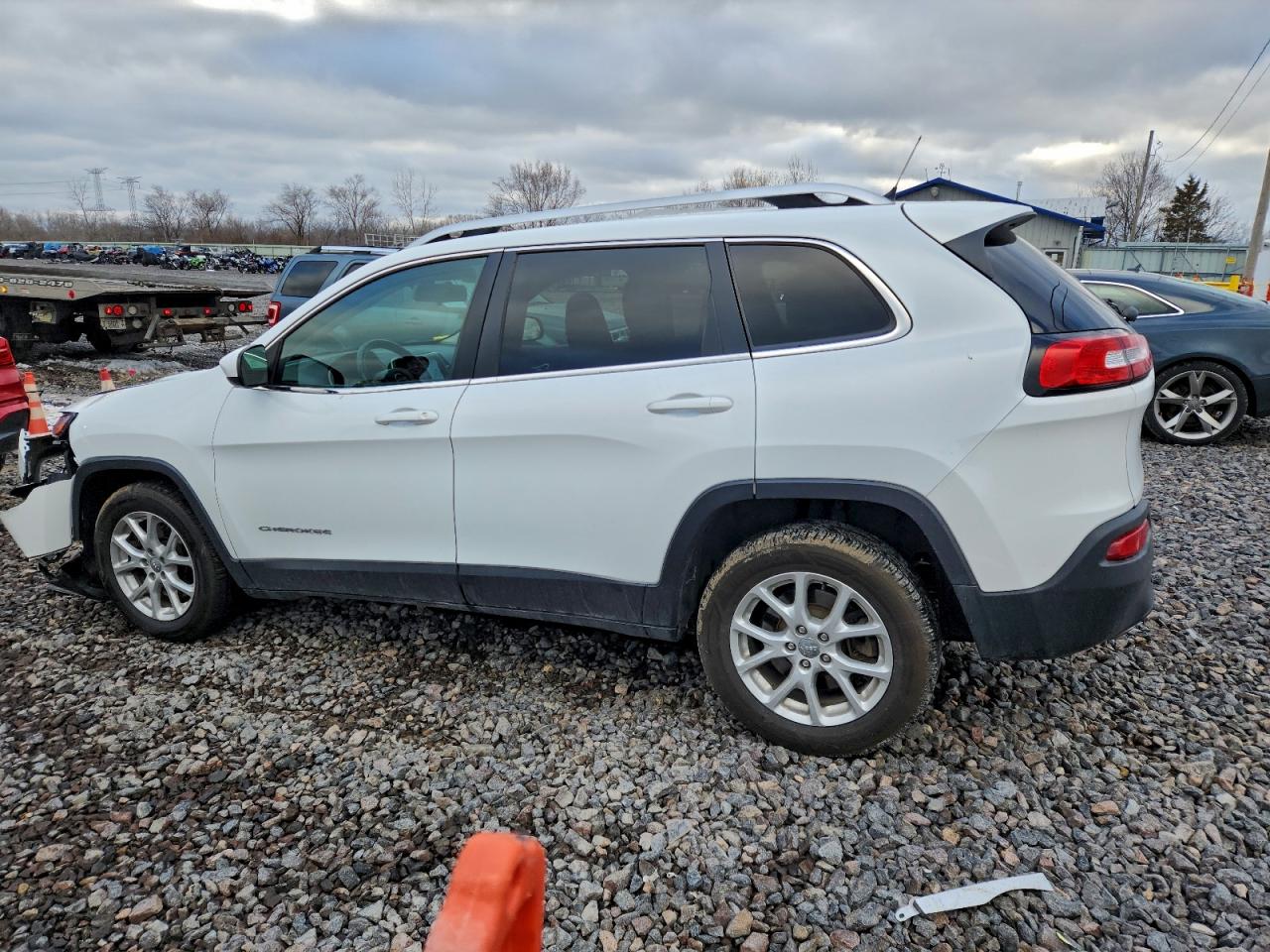 2014 JEEP CHEROKEE LATITUDE photo 2