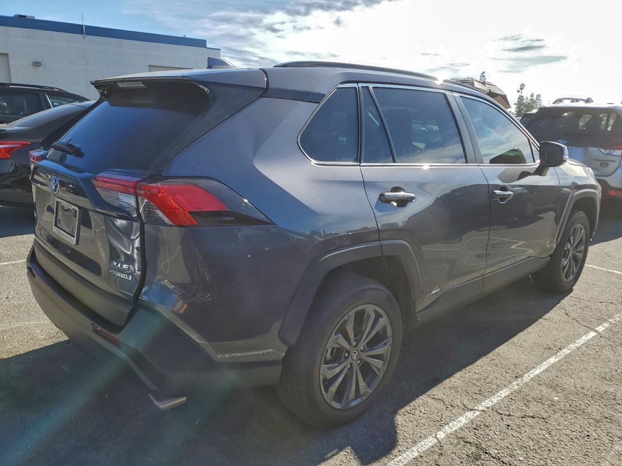 2022 TOYOTA RAV4 XLE PREMIUM photo 3