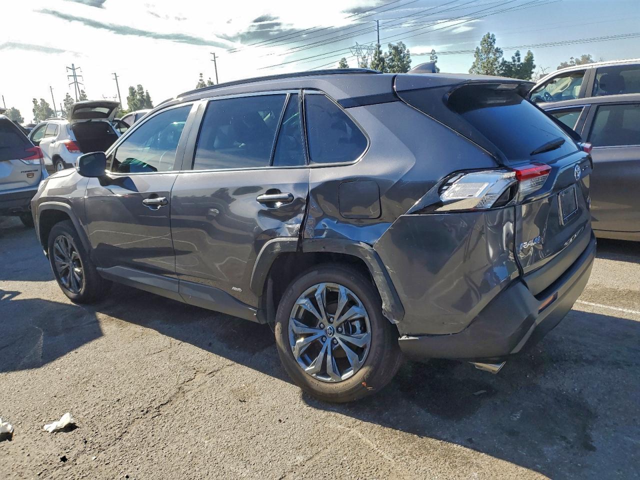 2022 TOYOTA RAV4 XLE PREMIUM photo 2