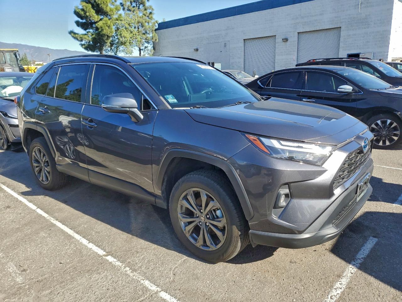 2022 TOYOTA RAV4 XLE PREMIUM photo 4