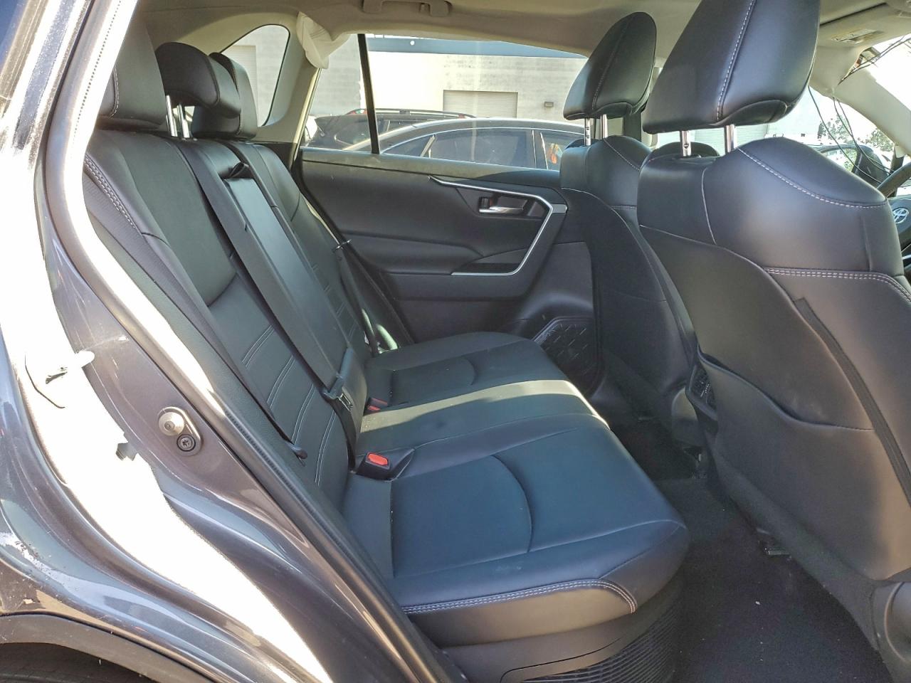 2022 TOYOTA RAV4 XLE PREMIUM photo 10