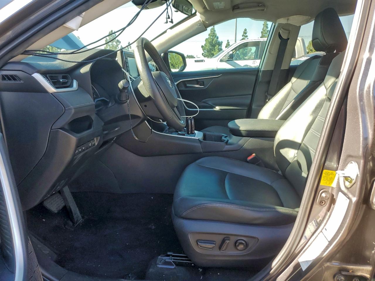 2022 TOYOTA RAV4 XLE PREMIUM photo 7