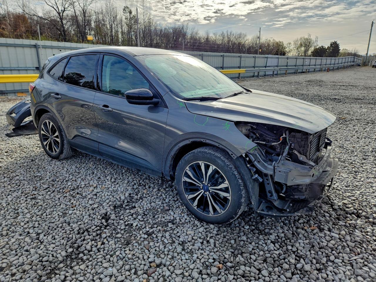 2022 FORD ESCAPE SE photo 4