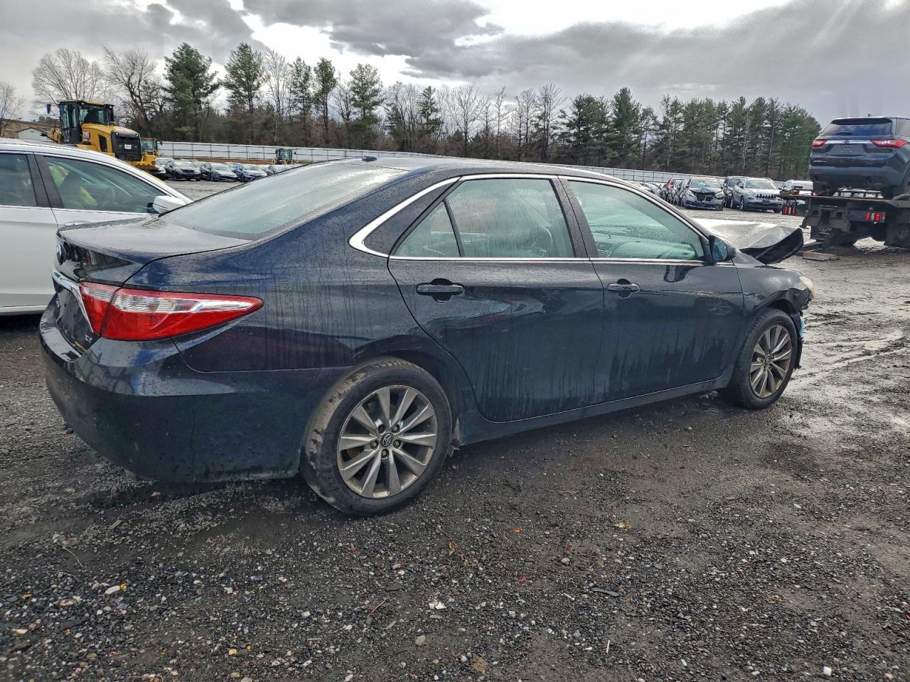 2017 TOYOTA CAMRY LE photo 5