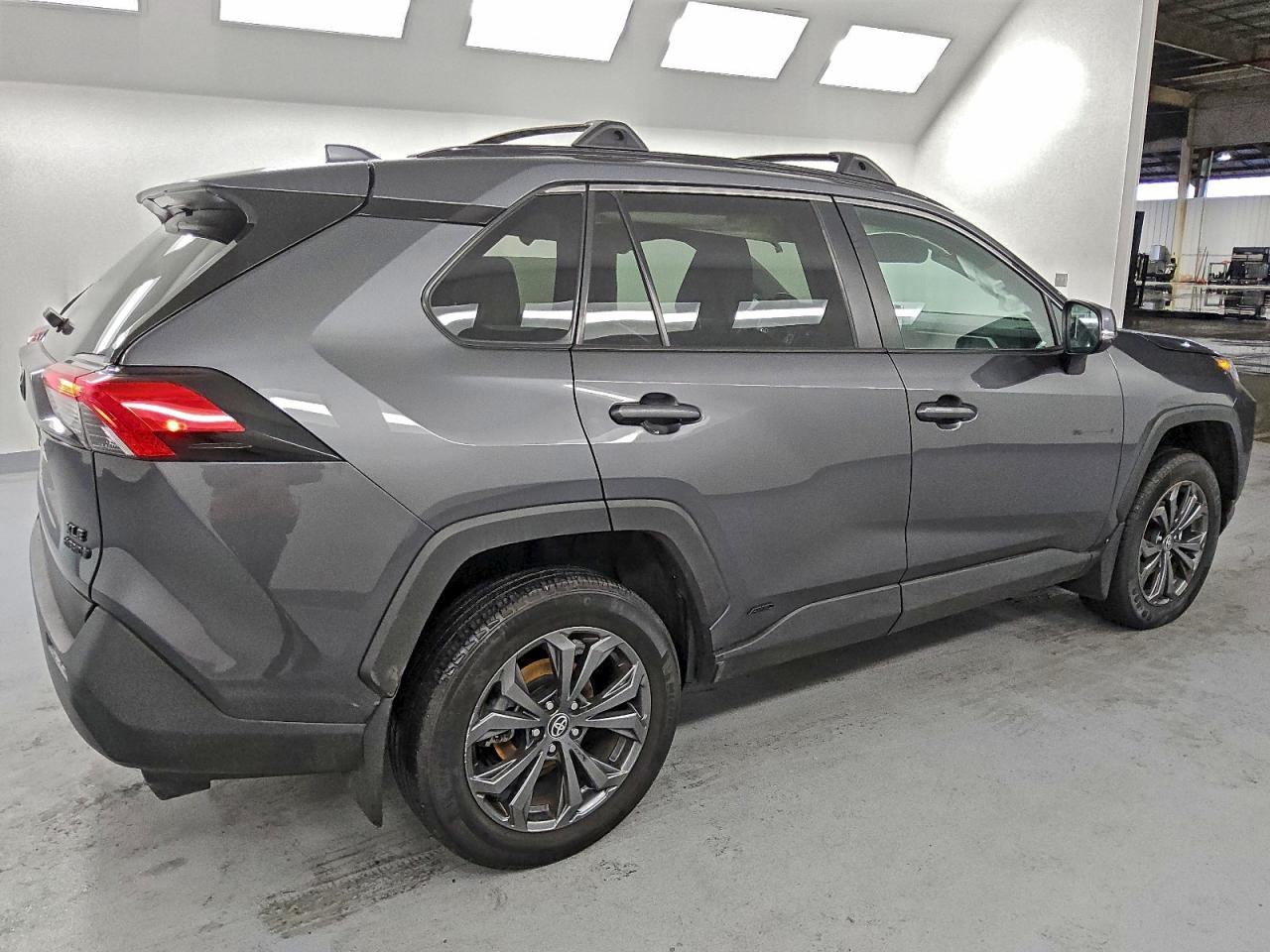 2024 TOYOTA RAV4 XLE PREMIUM photo 3