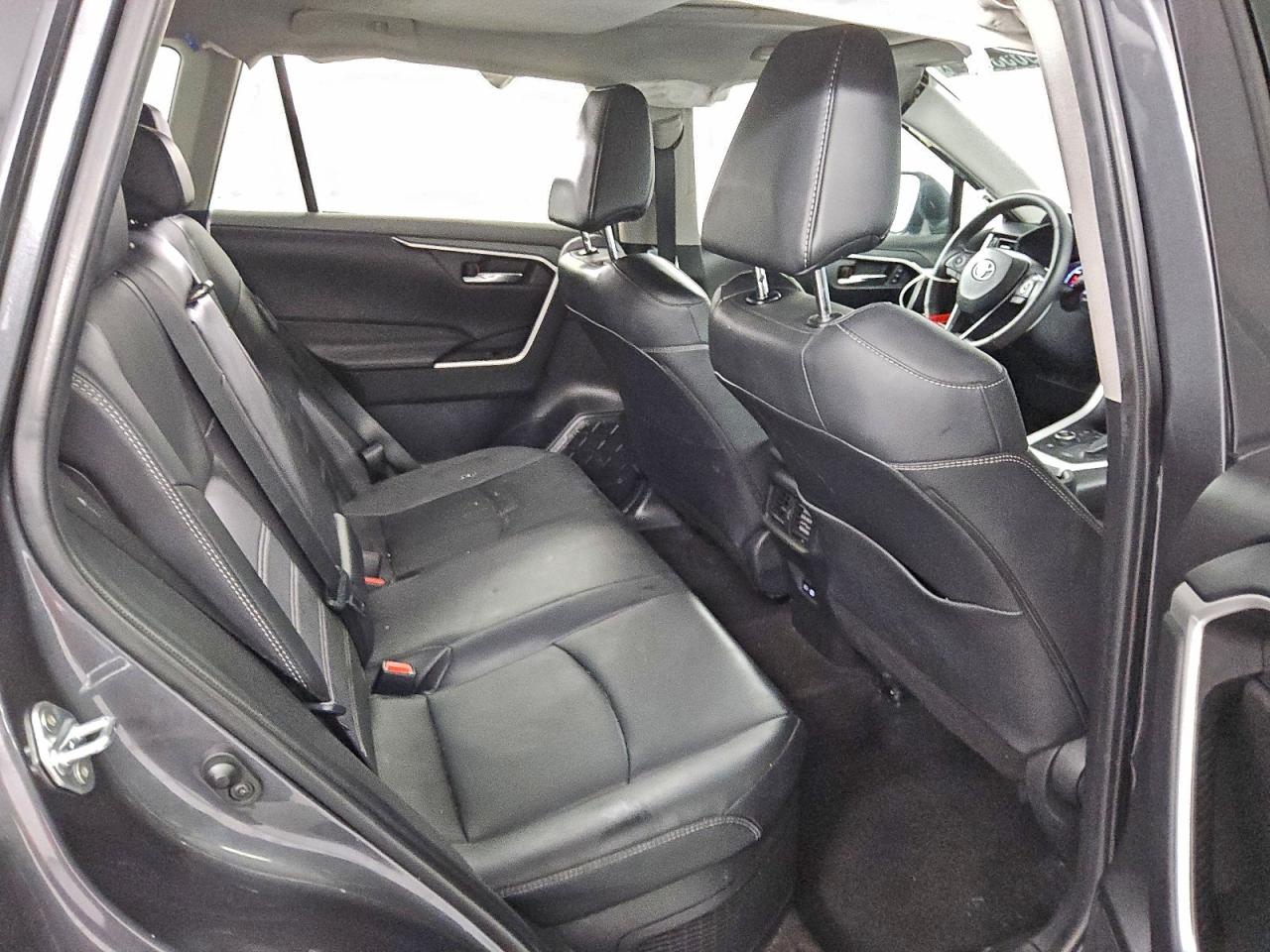 2024 TOYOTA RAV4 XLE PREMIUM photo 11