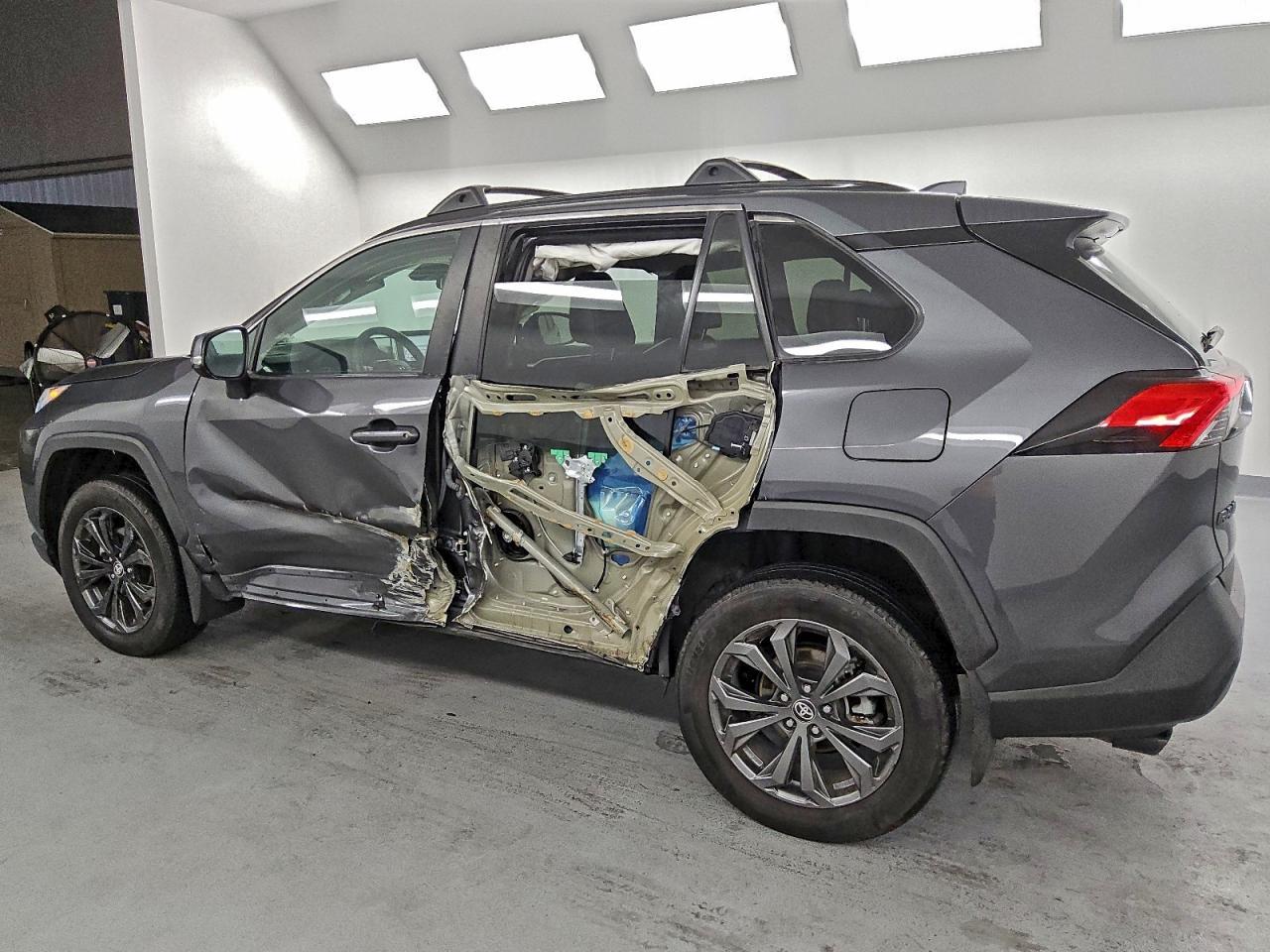 2024 TOYOTA RAV4 XLE PREMIUM photo 2