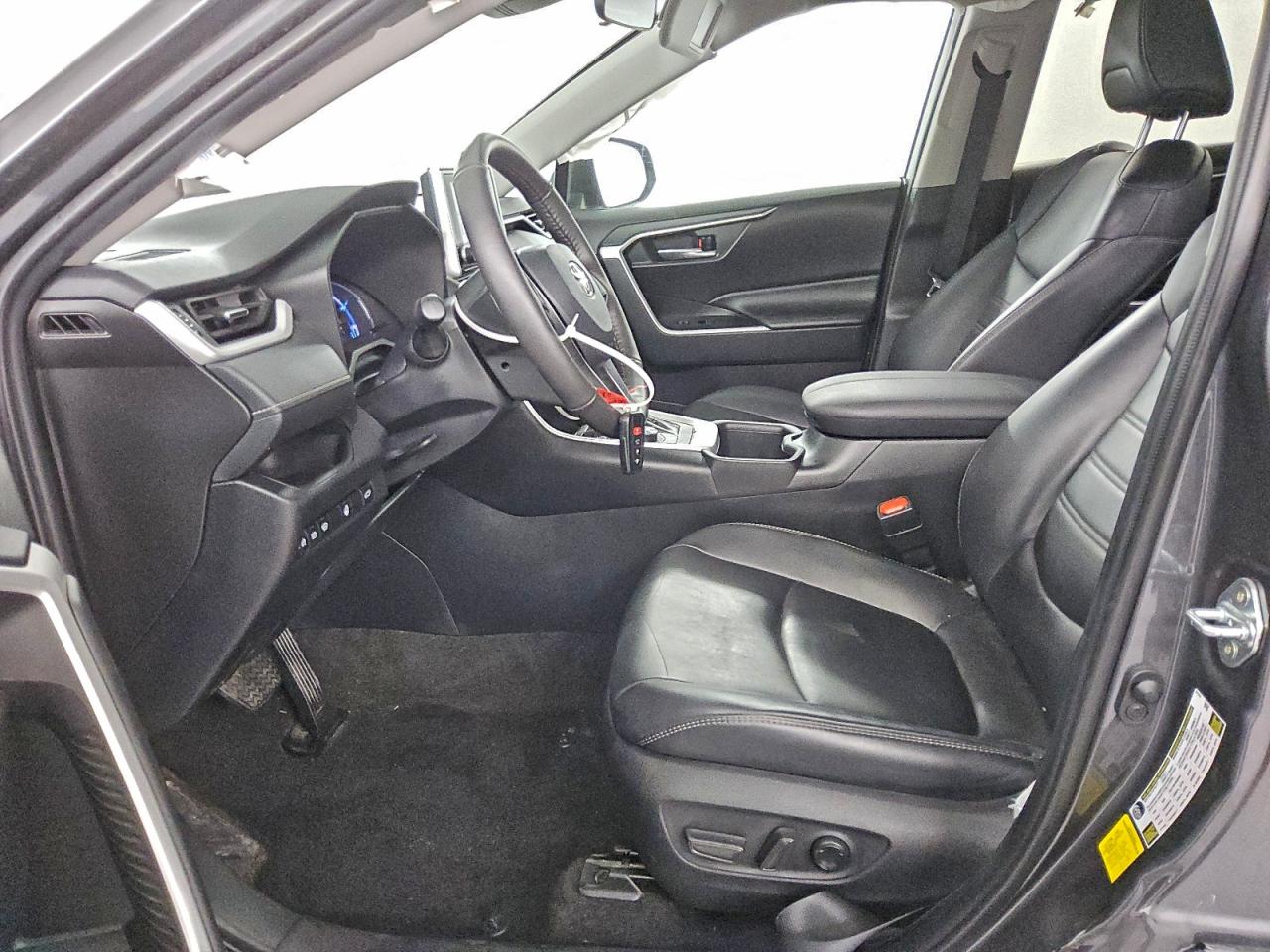 2024 TOYOTA RAV4 XLE PREMIUM photo 7