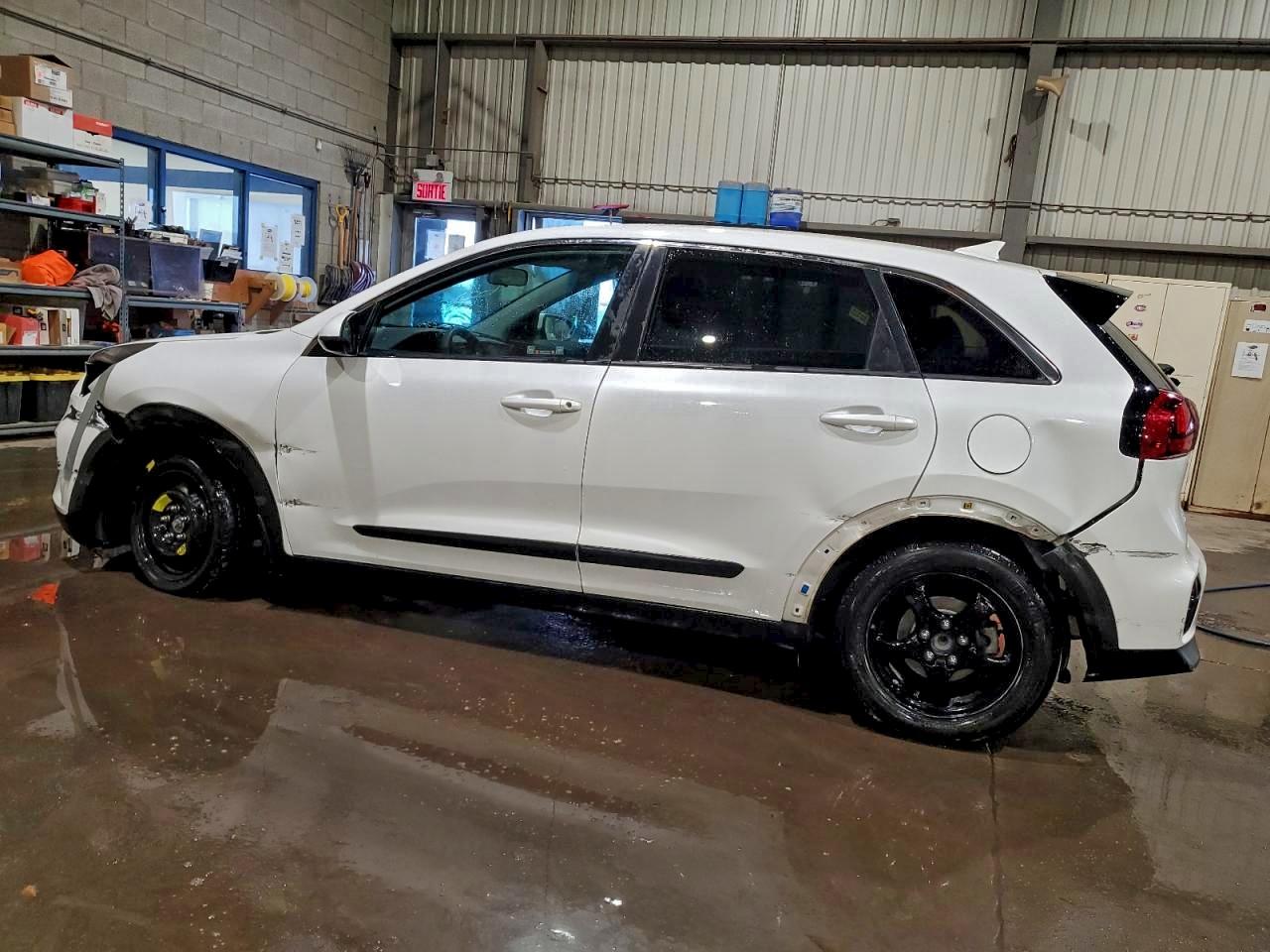 2020 KIA NIRO LX photo 2