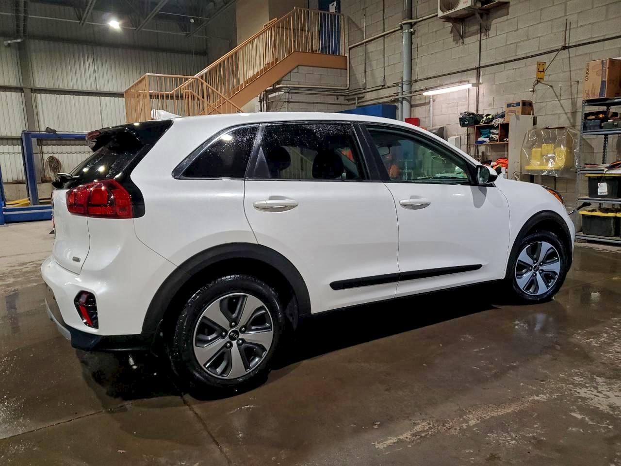 2020 KIA NIRO LX photo 3