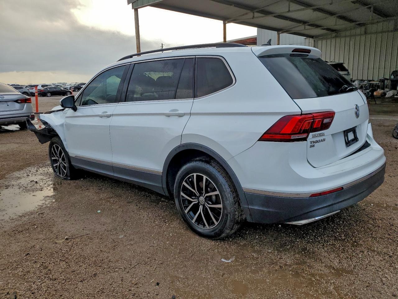 2021 VOLKSWAGEN TIGUAN SE photo 3