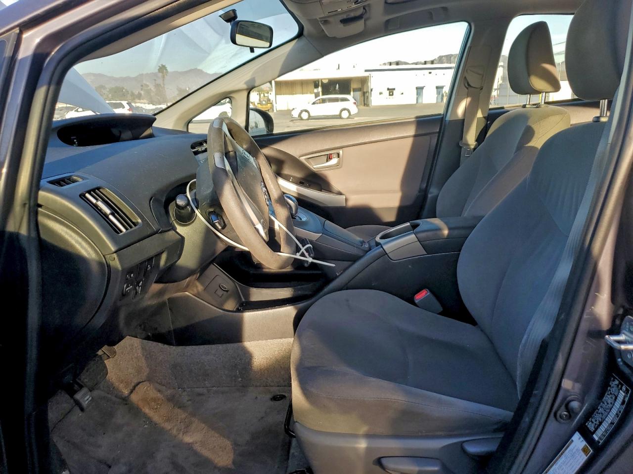 2015 TOYOTA PRIUS photo 13