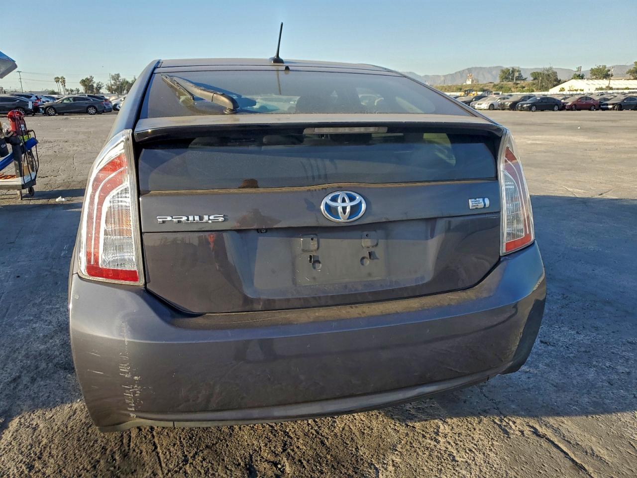 2015 TOYOTA PRIUS photo 11