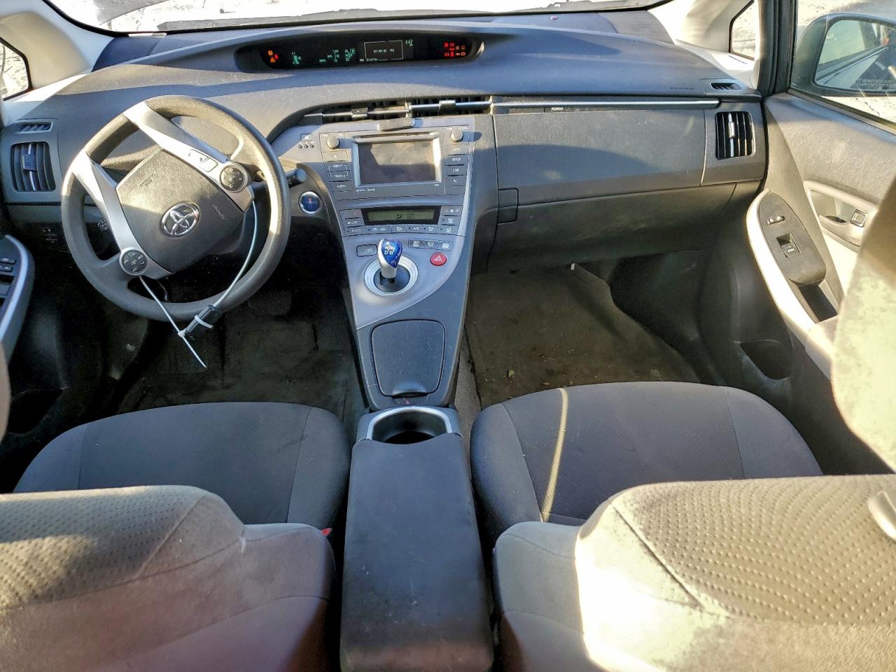 2015 TOYOTA PRIUS photo 15
