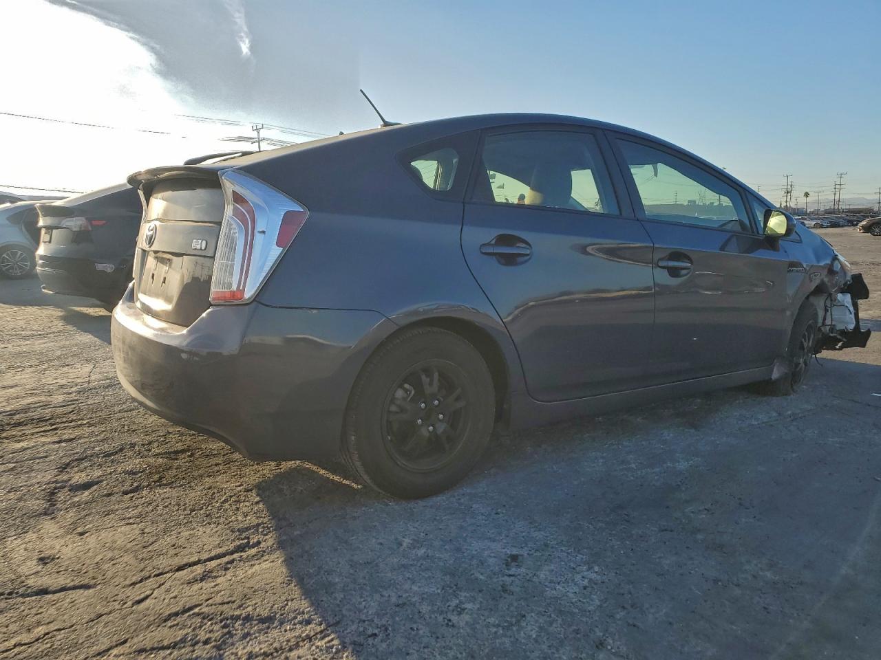 2015 TOYOTA PRIUS photo 5