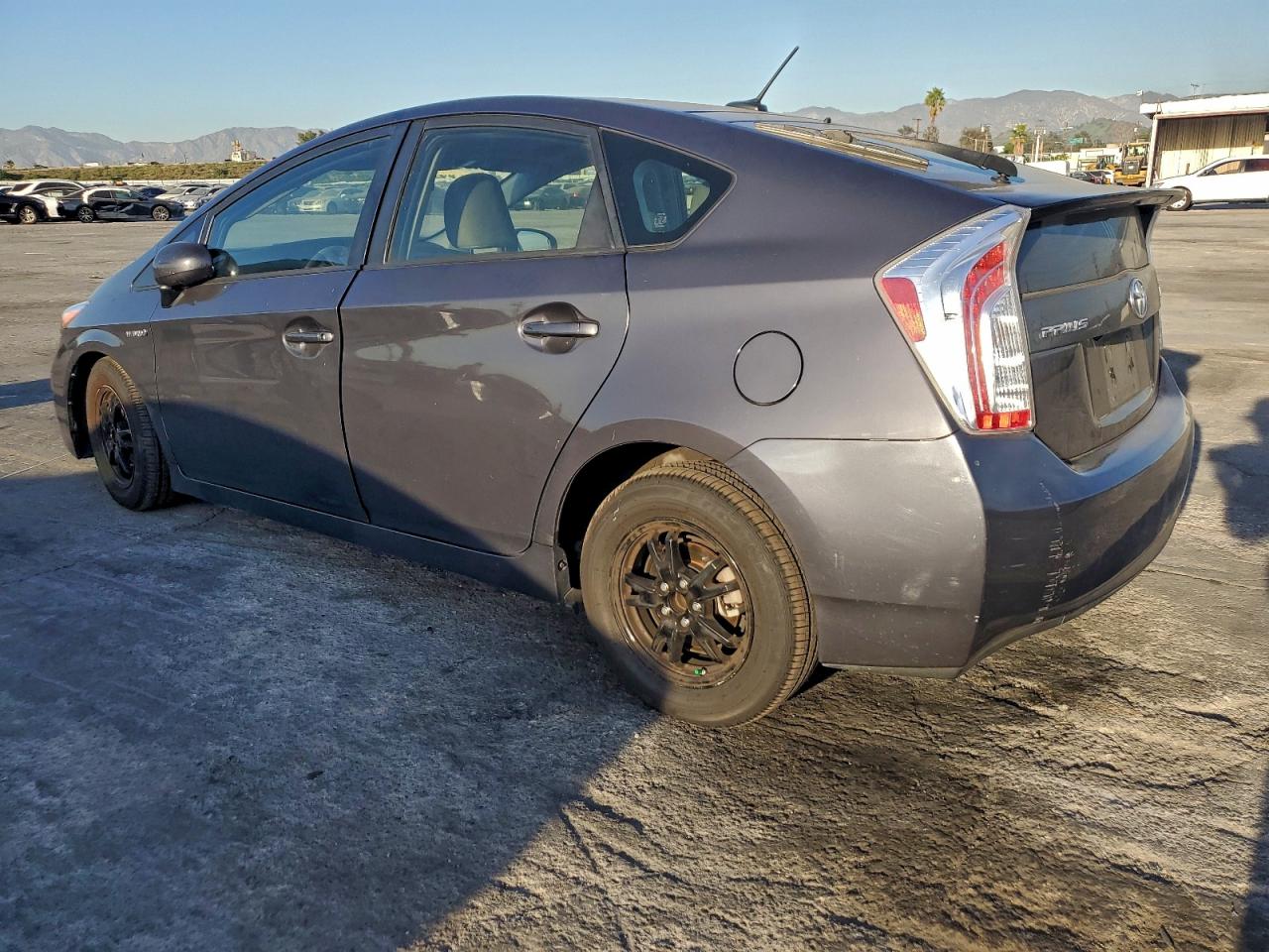 2015 TOYOTA PRIUS photo 3