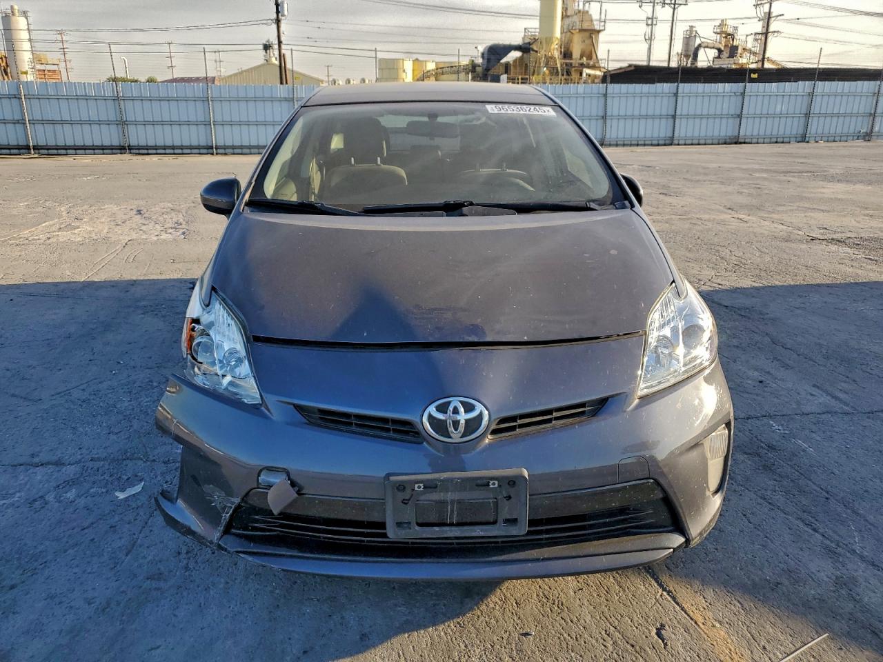 2015 TOYOTA PRIUS photo 9