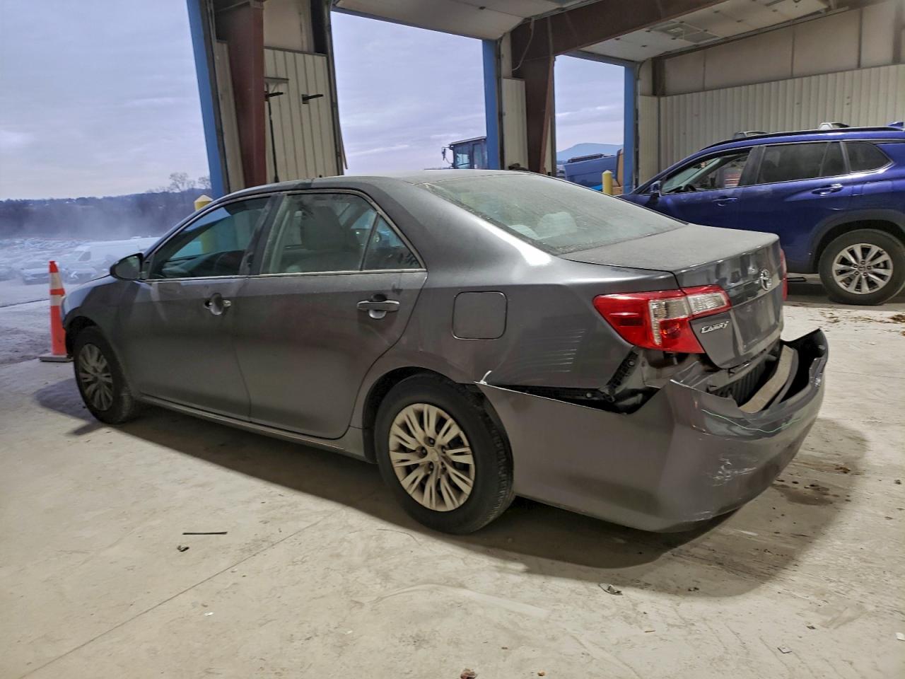 2014 TOYOTA CAMRY photo 3