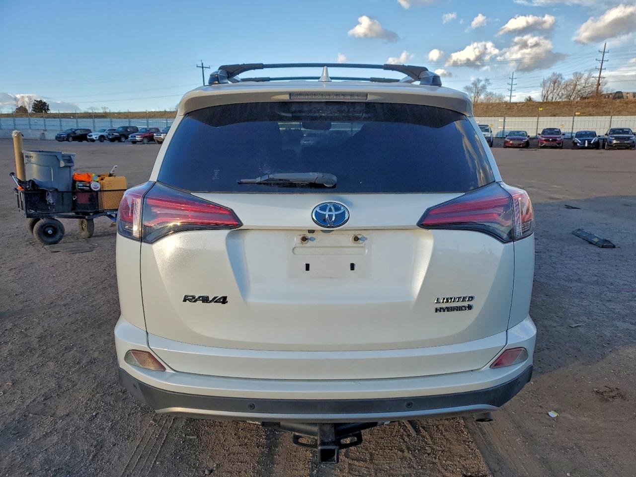 2017 TOYOTA RAV4 HV LIMITED photo 11