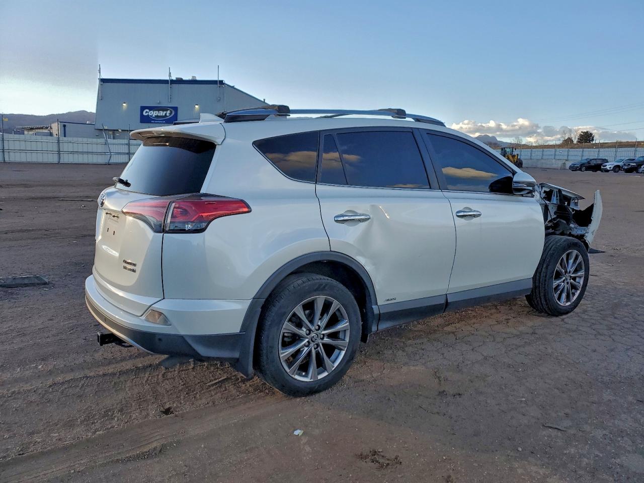 2017 TOYOTA RAV4 HV LIMITED photo 5