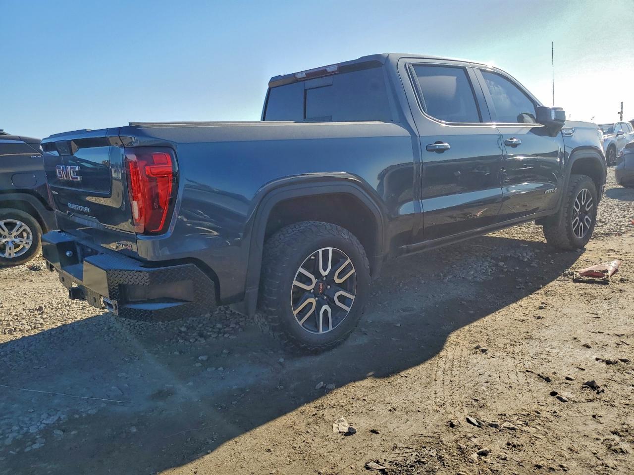 2021 GMC SIERRA K1500 AT4 photo 3