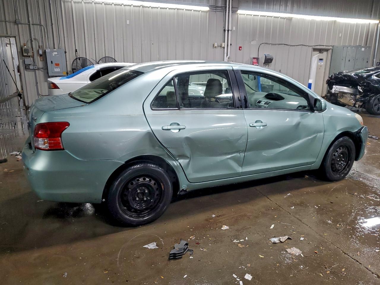 2010 TOYOTA YARIS photo 3