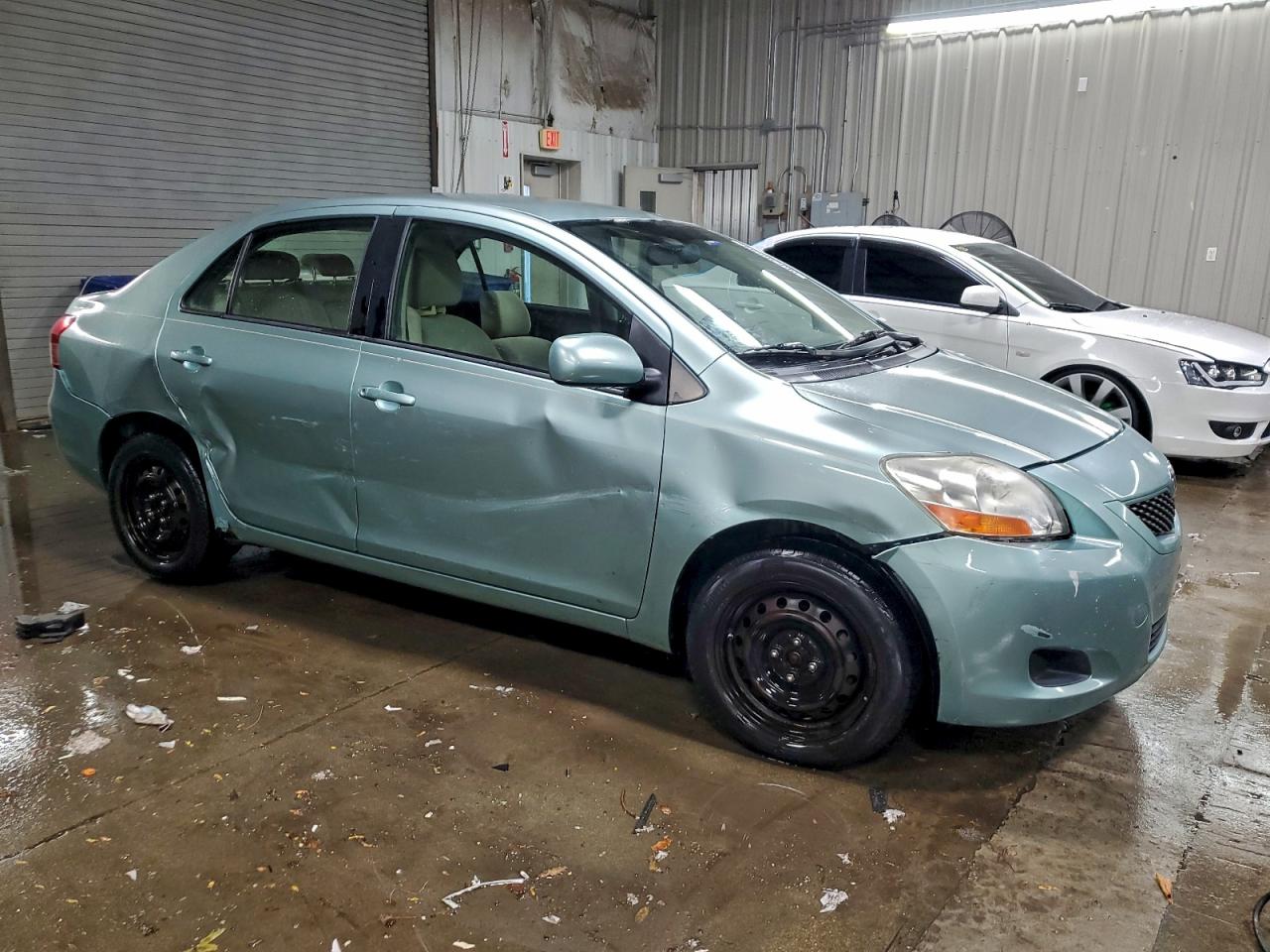 2010 TOYOTA YARIS photo 4
