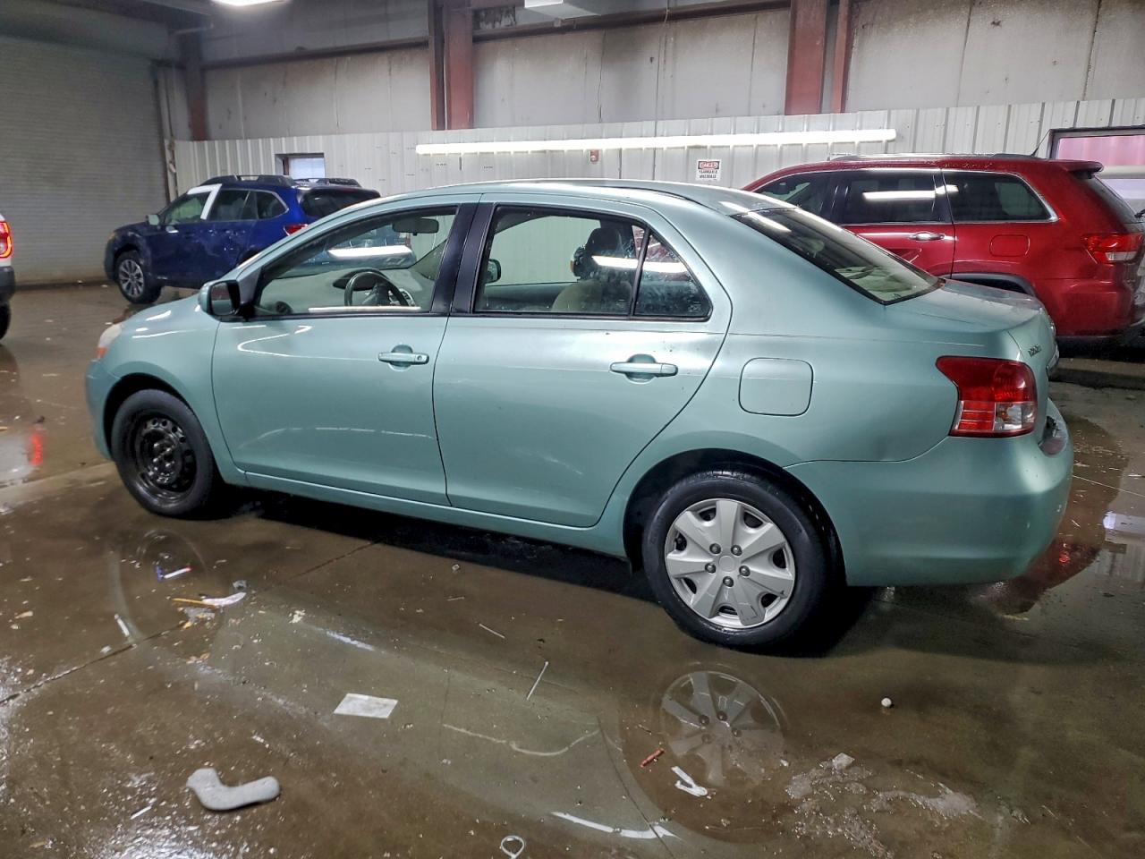 2010 TOYOTA YARIS photo 2