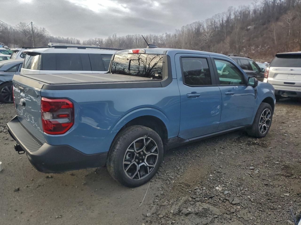 2025 FORD MAVERICK LARIAT photo 9