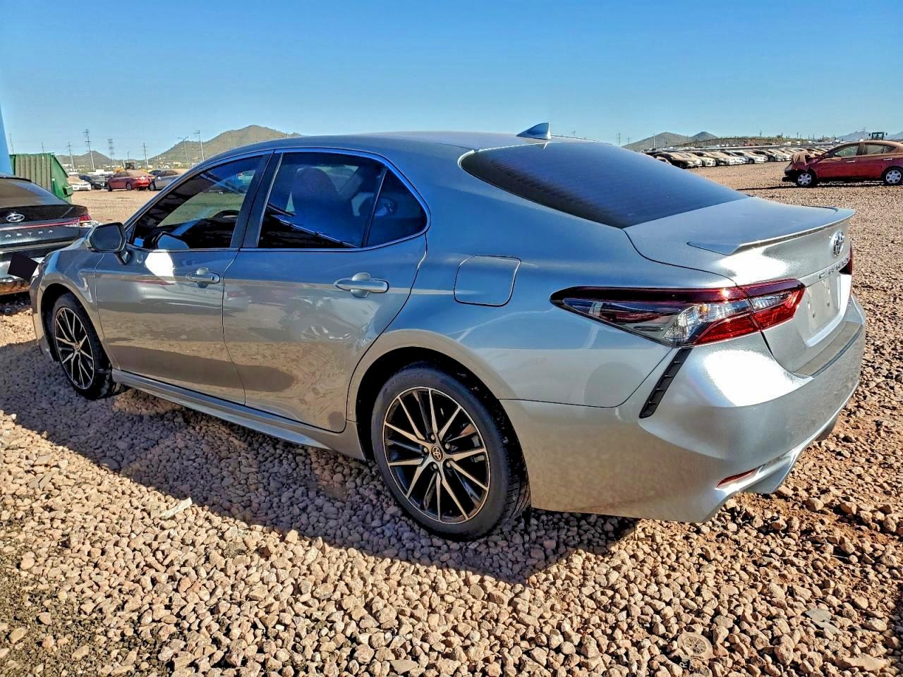 2022 TOYOTA CAMRY SE photo 2