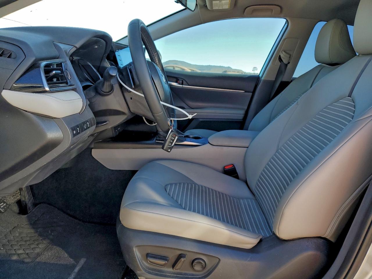 2022 TOYOTA CAMRY SE photo 7