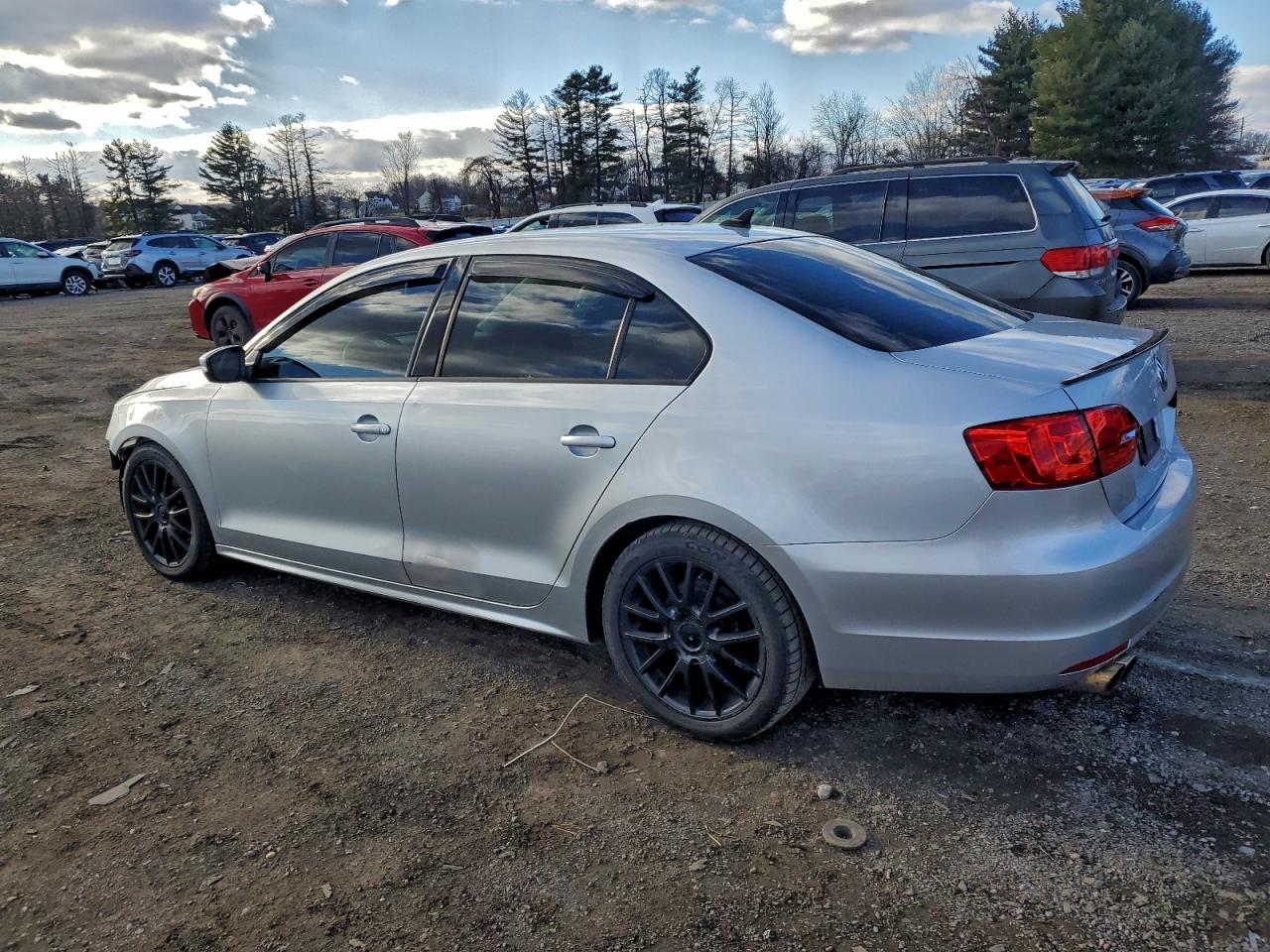 2011 VOLKSWAGEN JETTA SE photo 2