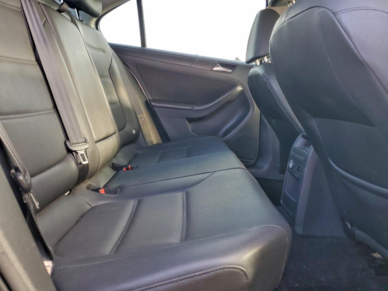 2011 VOLKSWAGEN JETTA SE photo 10