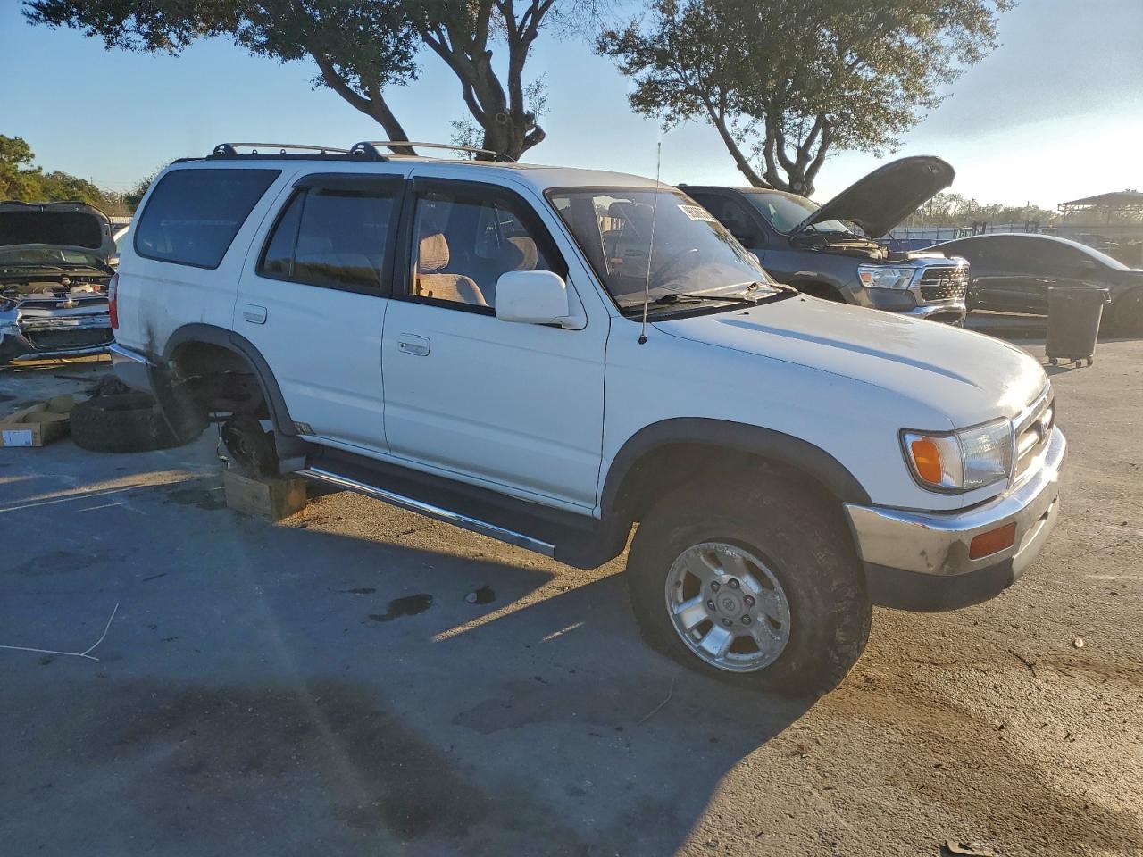 1997 TOYOTA 4RUNNER SR5 photo 4