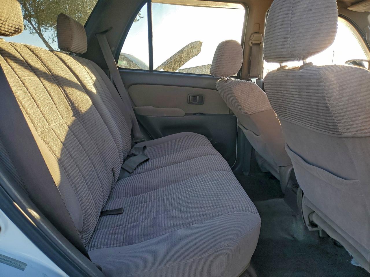 1997 TOYOTA 4RUNNER SR5 photo 11
