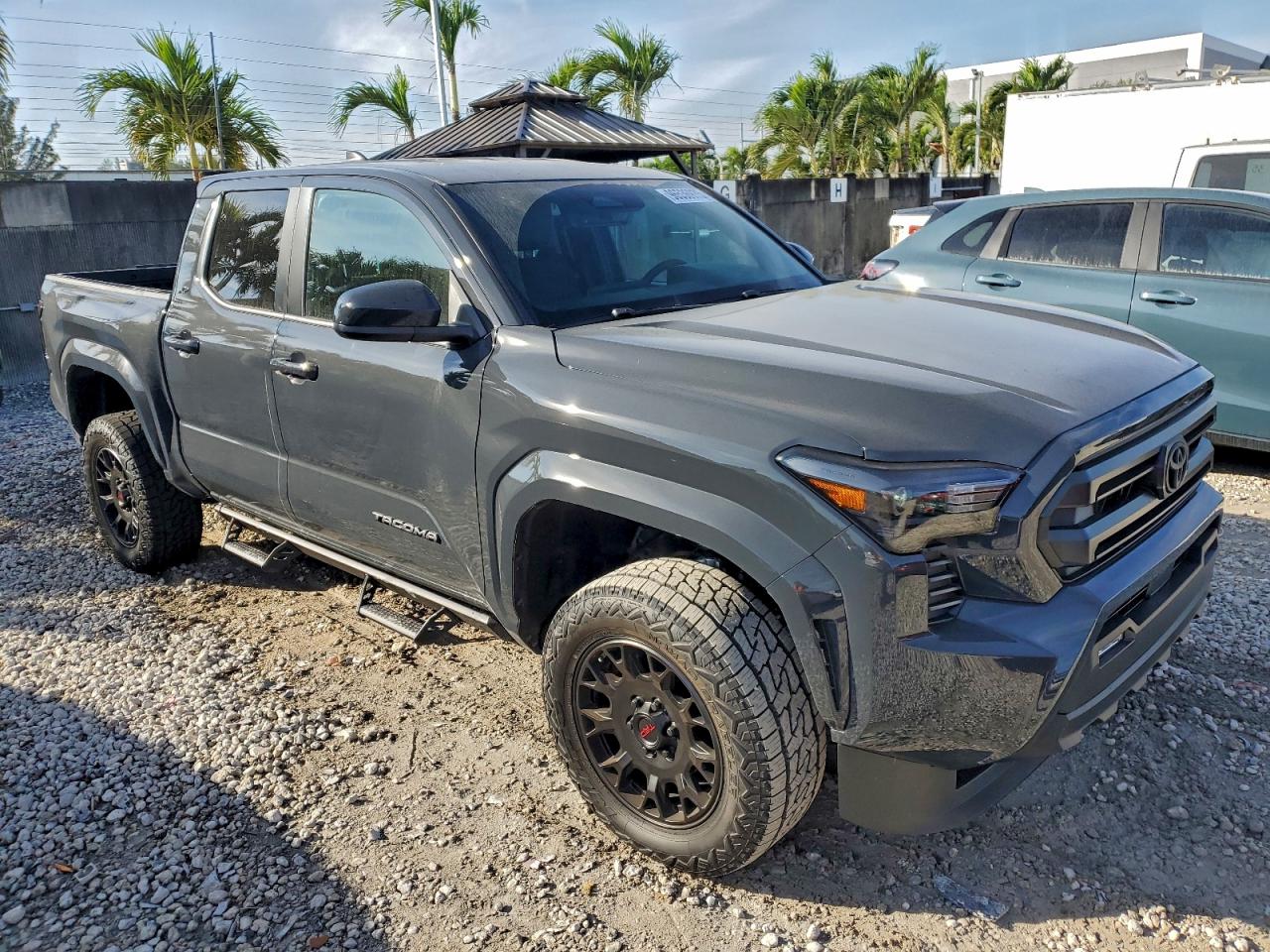 2025 TOYOTA TACOMA DOUBLE CAB photo 4