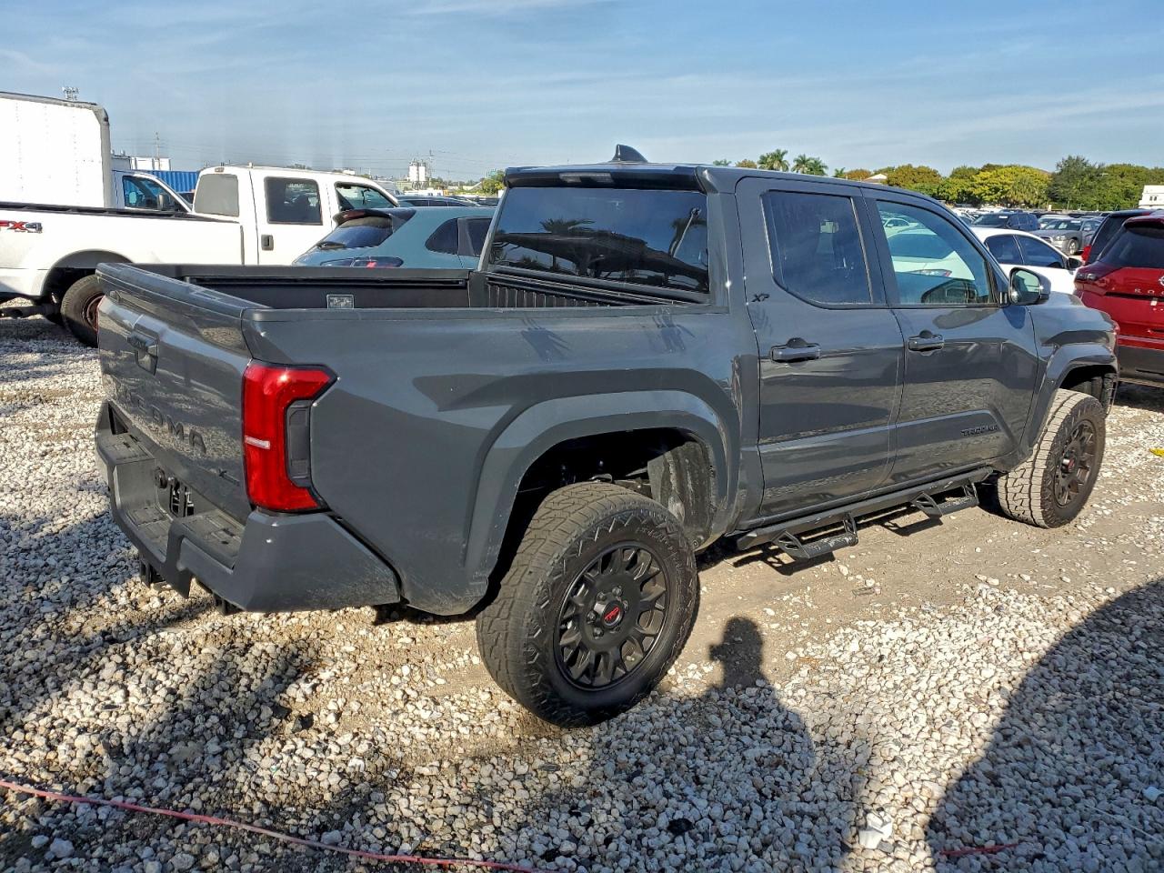 2025 TOYOTA TACOMA DOUBLE CAB photo 3