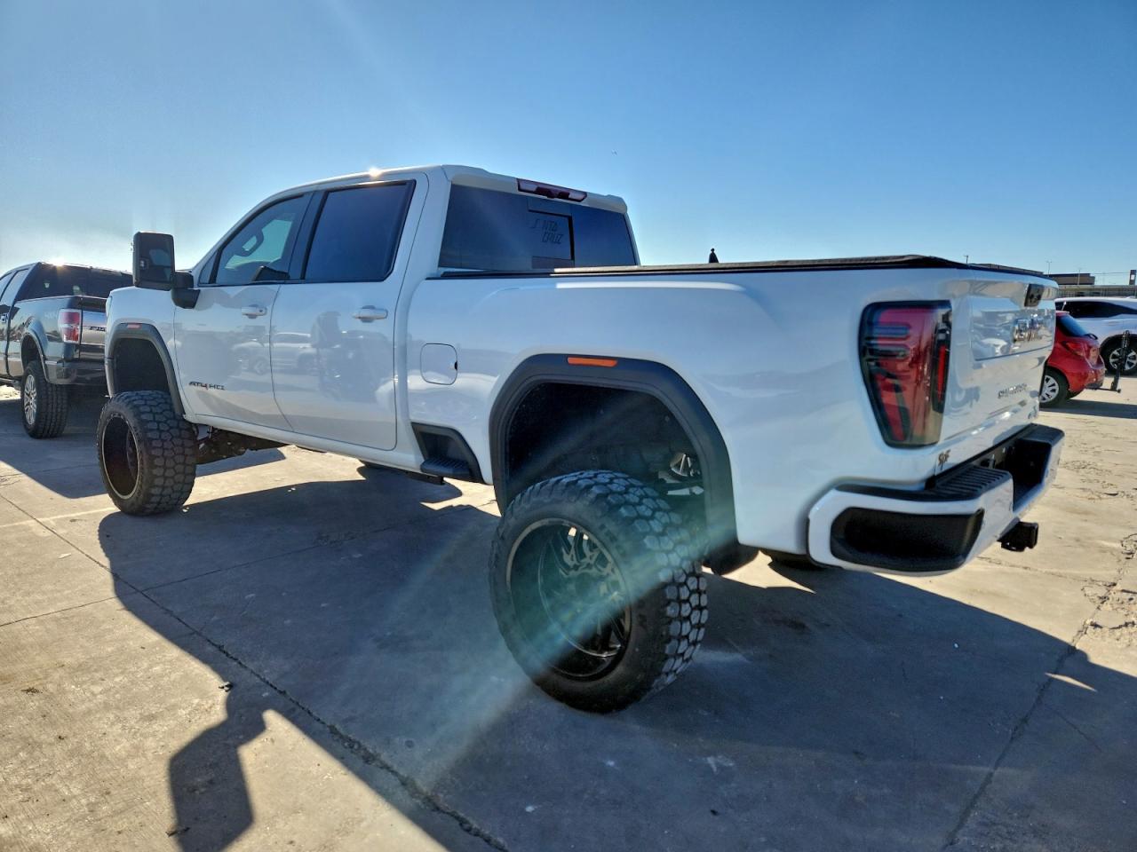 2025 GMC SIERRA K3500 AT4 photo 2