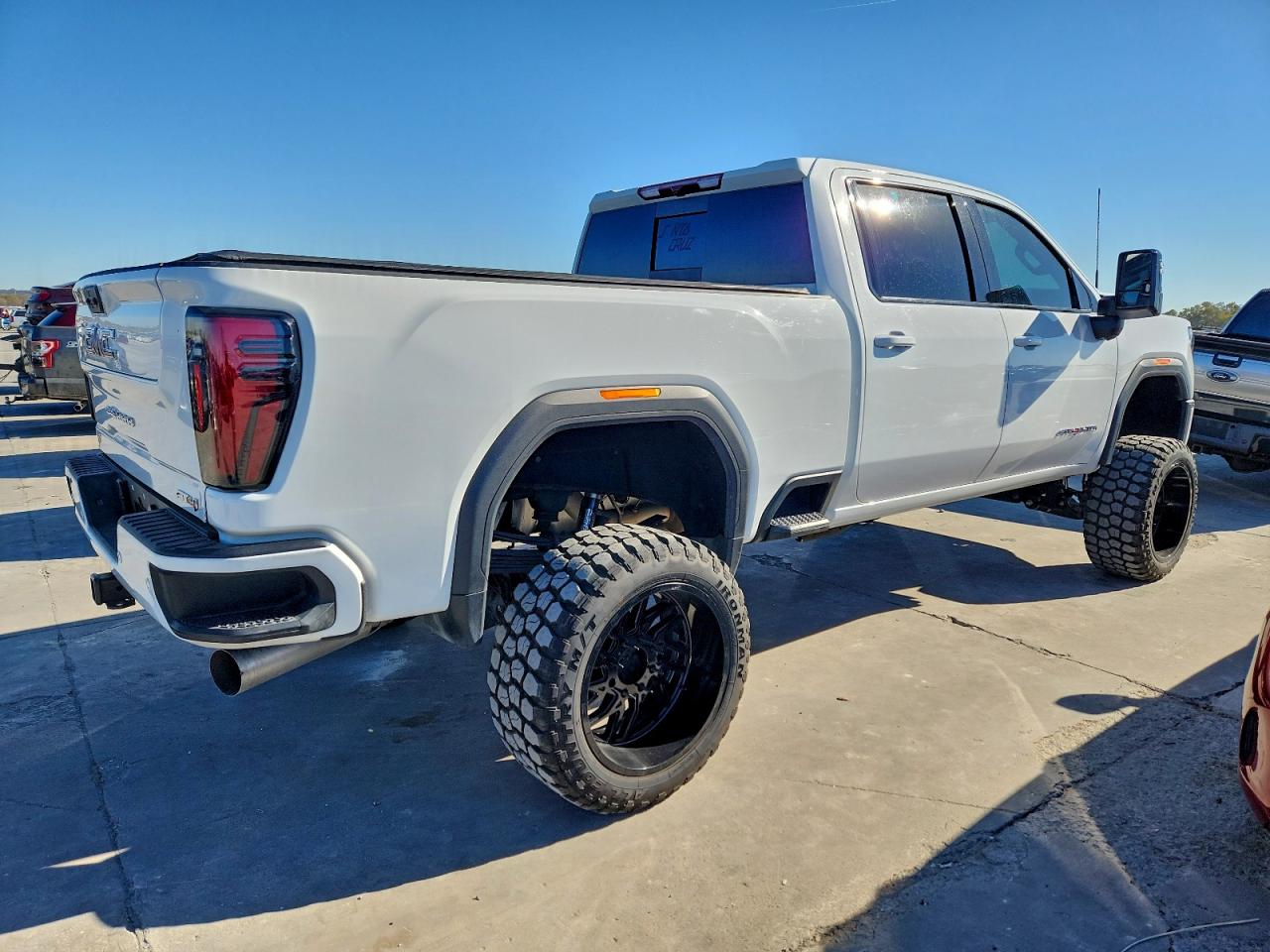 2025 GMC SIERRA K3500 AT4 photo 3