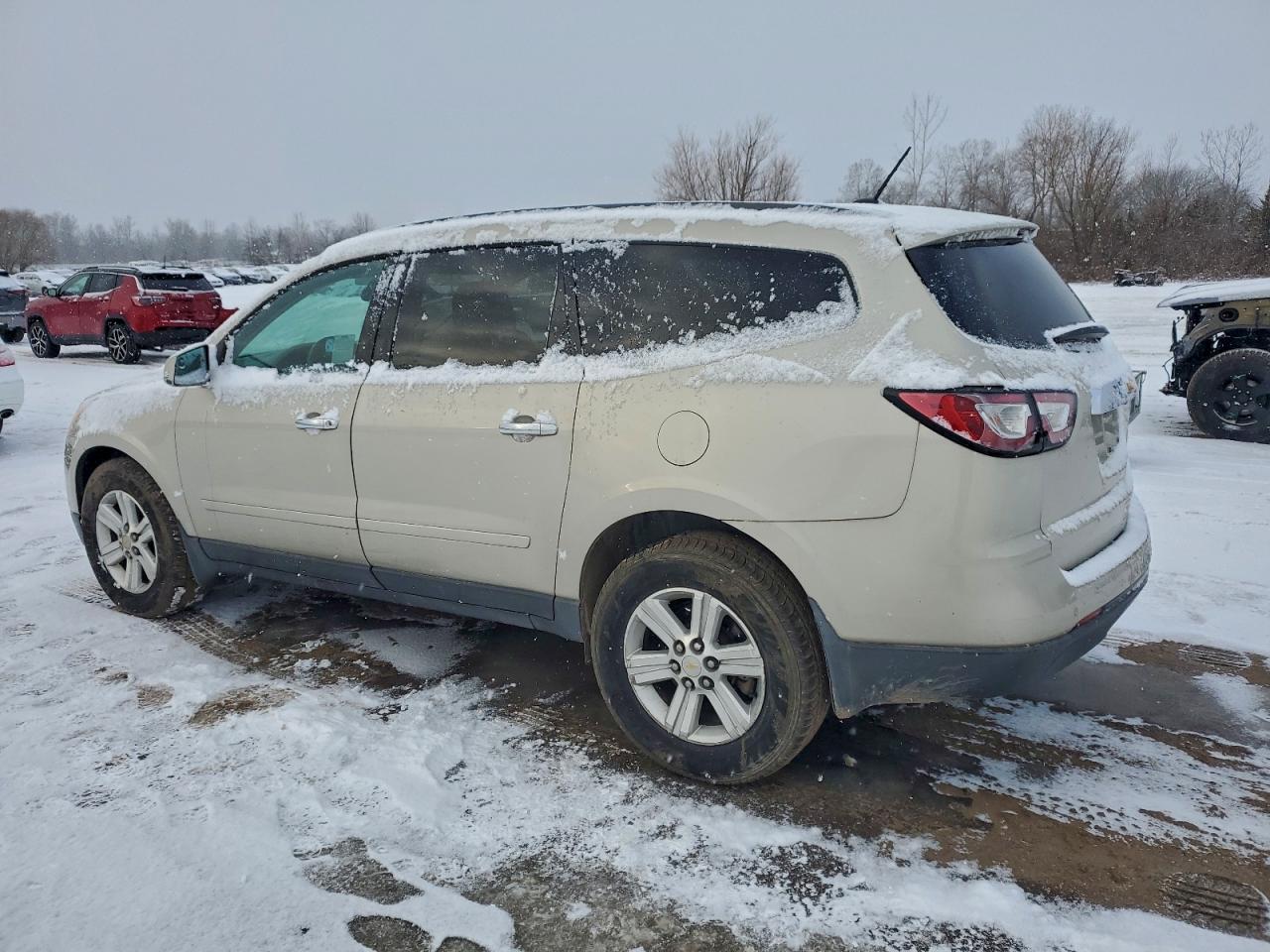 2014 CHEVROLET TRAVERSE LT photo 2