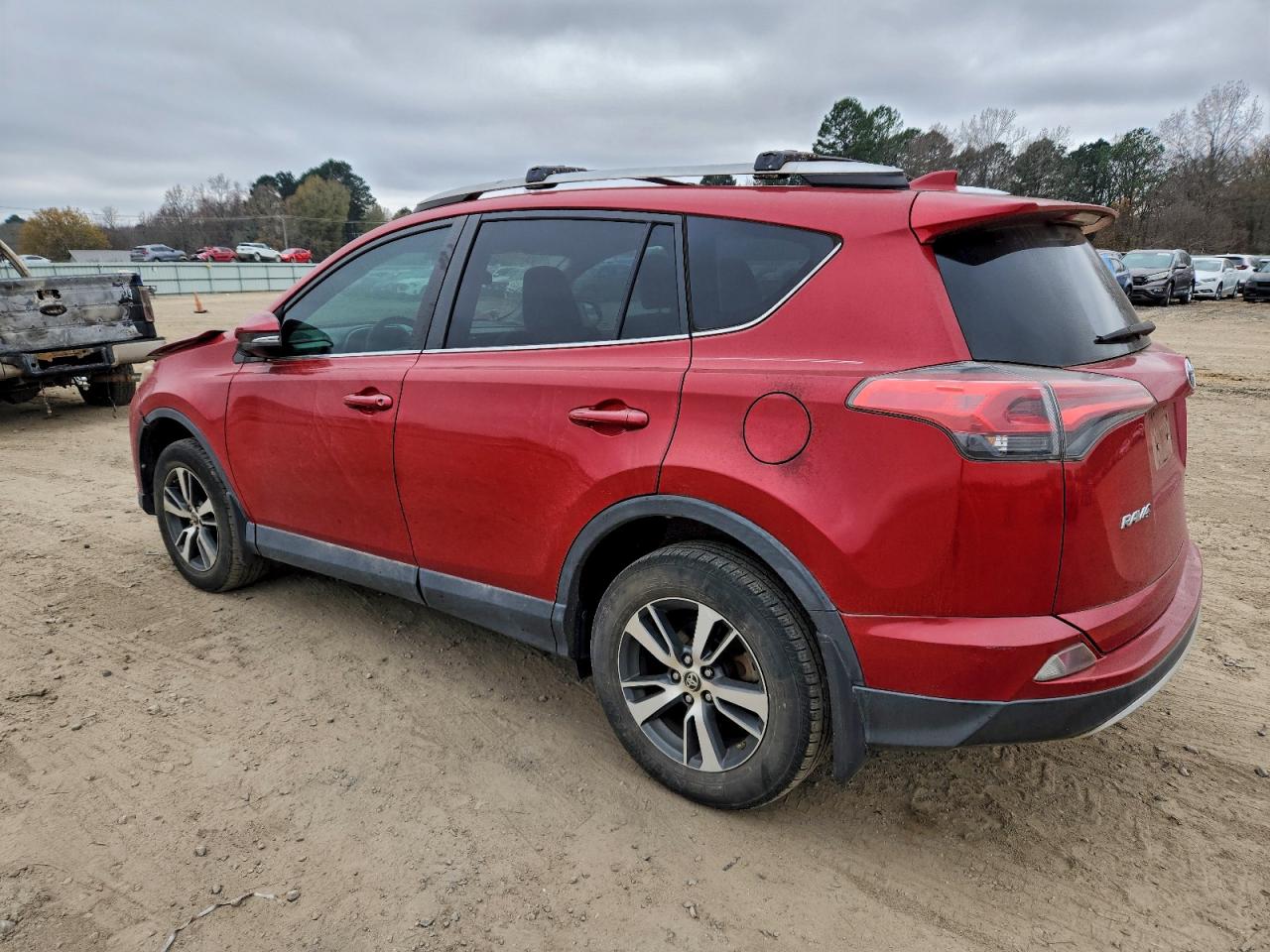 2016 TOYOTA RAV4 XLE photo 3