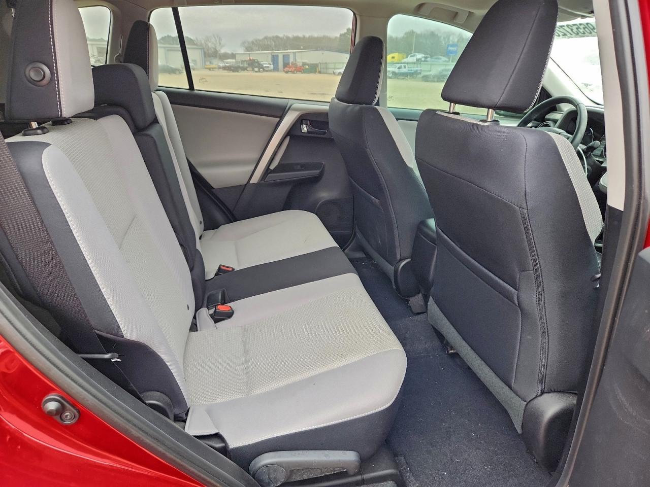 2016 TOYOTA RAV4 XLE photo 19