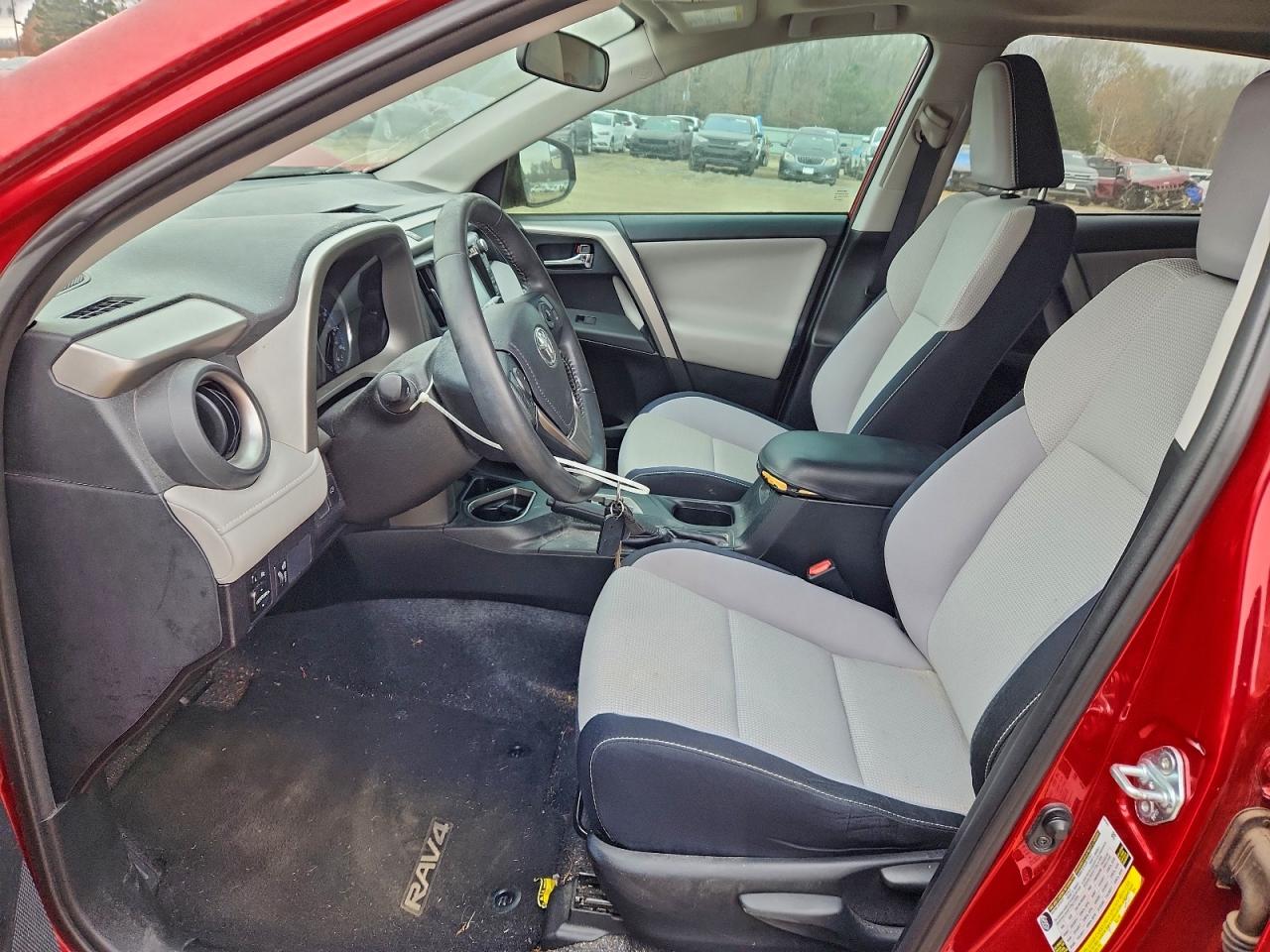 2016 TOYOTA RAV4 XLE photo 13