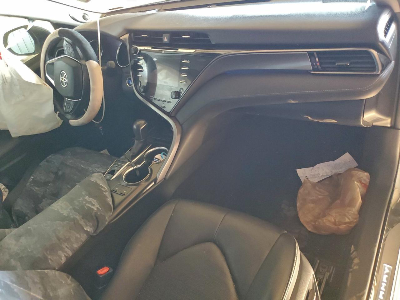 2019 TOYOTA CAMRY XSE photo 8