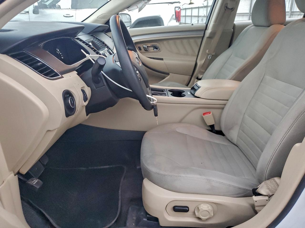 2018 FORD TAURUS SE photo 7