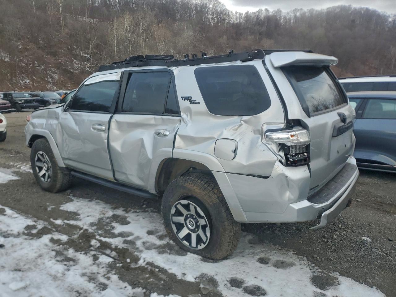 2022 TOYOTA 4RUNNER SR5 PREMIUM photo 2
