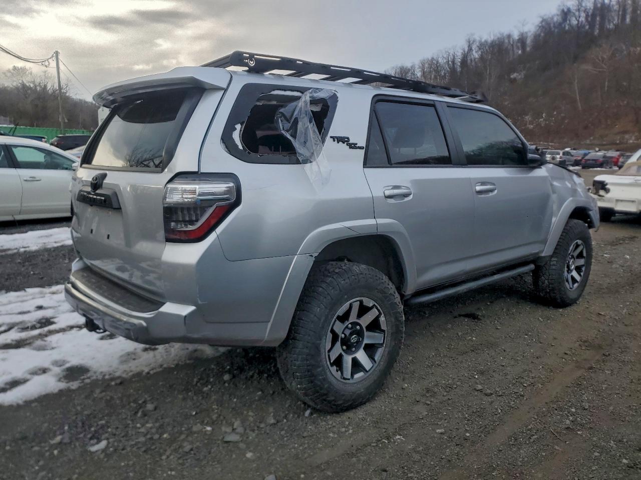 2022 TOYOTA 4RUNNER SR5 PREMIUM photo 3