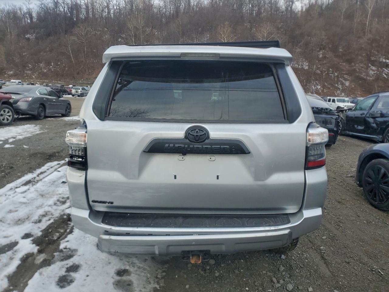2022 TOYOTA 4RUNNER SR5 PREMIUM photo 6