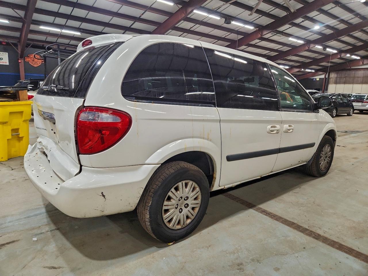 2005 CHRYSLER TOWN & COUNTRY photo 5